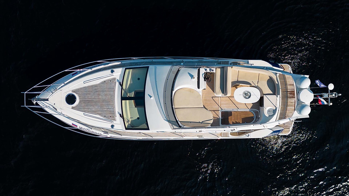 Аренда яхты Galeon 440 в Санкт-Петербурге
